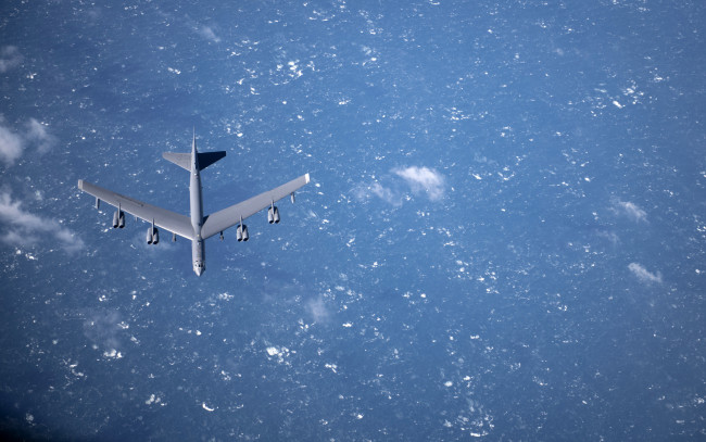 Обои картинки фото boeing b-52 stratofortress, авиация, боевые самолёты, boeing, b-52, stratofortress, стратегический, бомбардировщик, американский, военные, самолеты, ввс, сша, бомбардировщики, военно-воздушные, силы