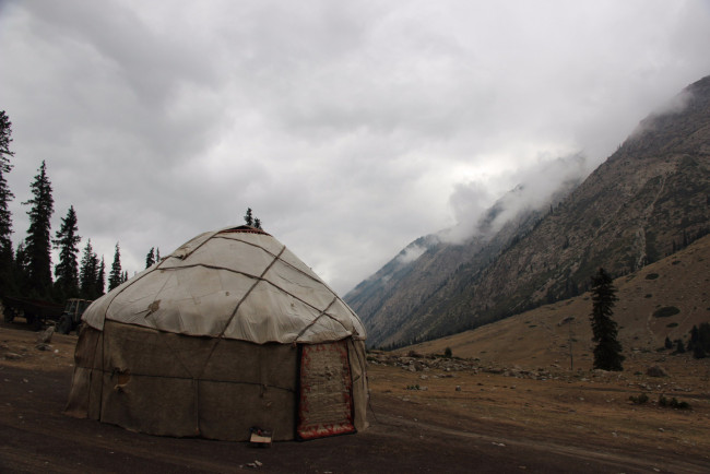 Обои картинки фото кино фильмы, nomadland, юрта, горы