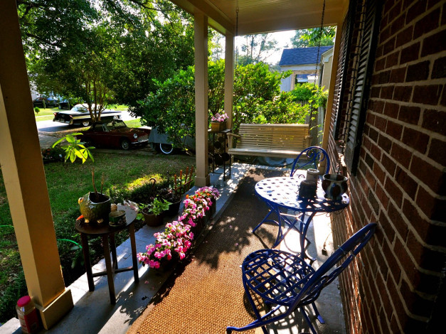 Обои картинки фото интерьер, веранды, террасы, балконы, цветы, стол, стул, скамейка