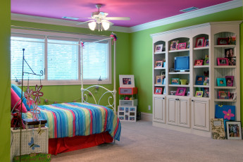 Картинка интерьер детская комната яркий стеллаж кровать