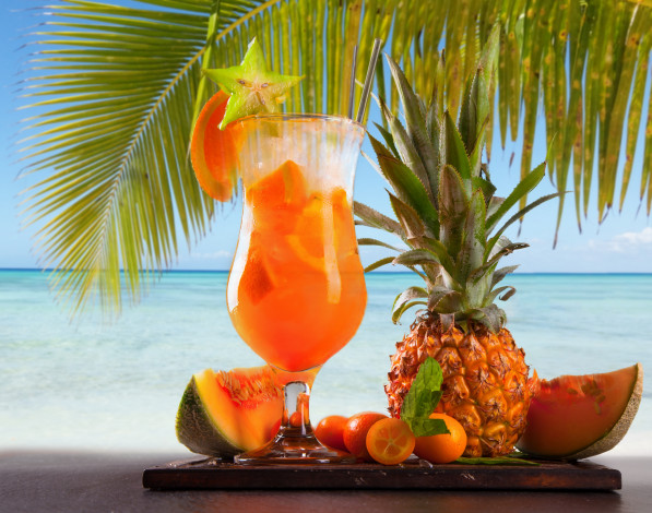 Обои картинки фото еда, напитки,  коктейль, апельсин, дыня, ананас, коктейль, пальма, море