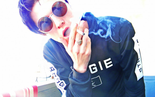 Обои картинки фото dj ghastly, музыка, -временный, человек, очки, лицо, дым, сигарета