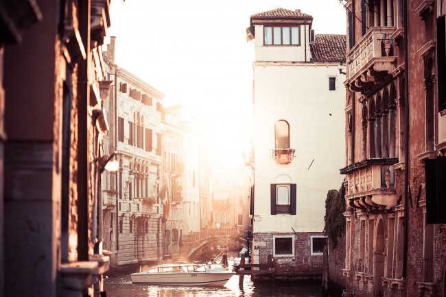 Обои картинки фото города, венеция , италия, моторная, лодка, венеция