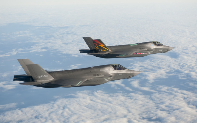 Обои картинки фото авиация, боевые, самолёты, истребитель, f-35, лайтнинг, lightning, ii