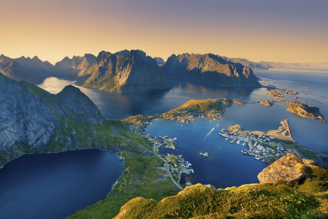Обои картинки фото природа, моря, океаны, дома, горы, море, норвегия, лофотенские, острова