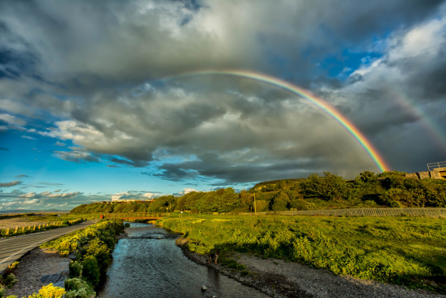 Обои картинки фото природа, радуга, коромыслы, облака, река