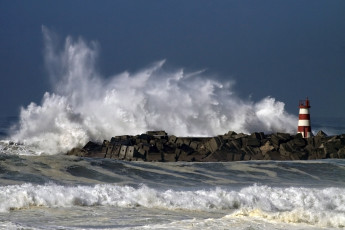 Картинка природа стихия волны маяк