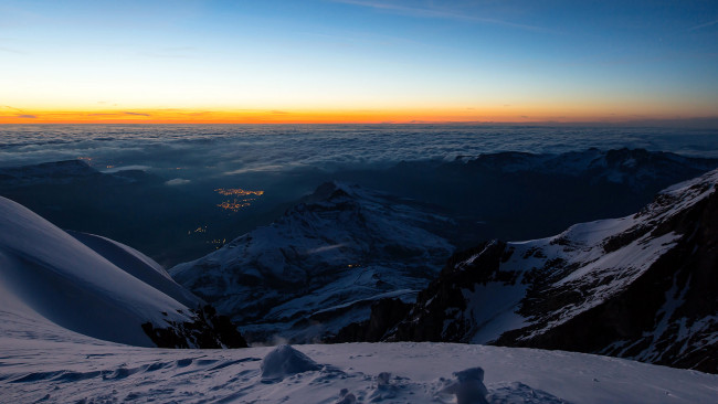 Обои картинки фото природа, горы, зарево, горизонт, юнгфрауйох, огни, снег, долина, бернские, альпы, швейцария