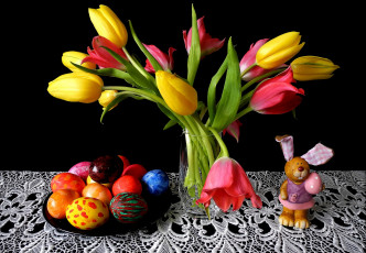 Картинка праздничные пасха кролик тарелка кружево тюльпаны черный фон