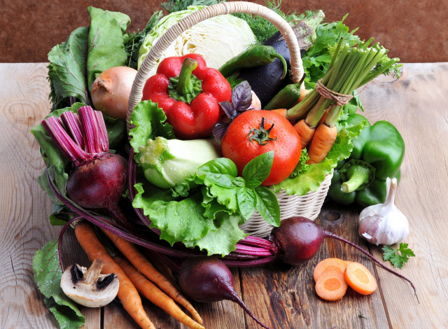 Обои картинки фото еда, овощи, перец, помидор, чеснок, свекла, морковь