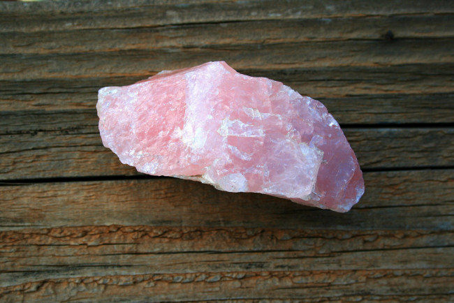 Обои картинки фото природа, камни,  минералы, розовый, кварц