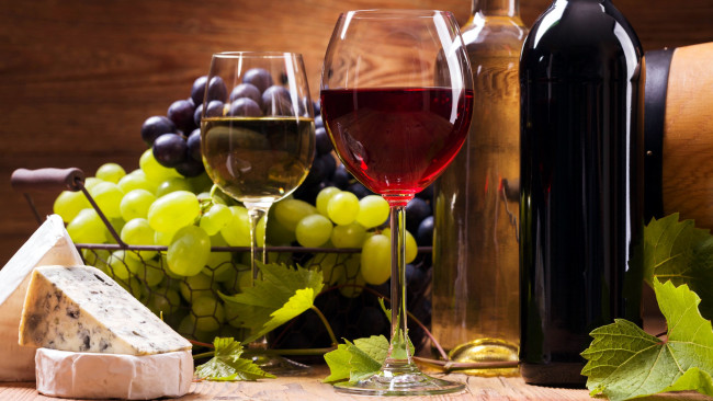Обои картинки фото еда, напитки,  вино, вино, бокалы, виноград, сыр
