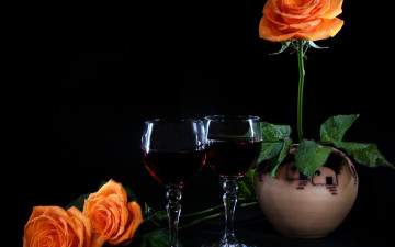 обоя еда, напитки,  вино, ваза, персиковые, розы, вино, бокалы