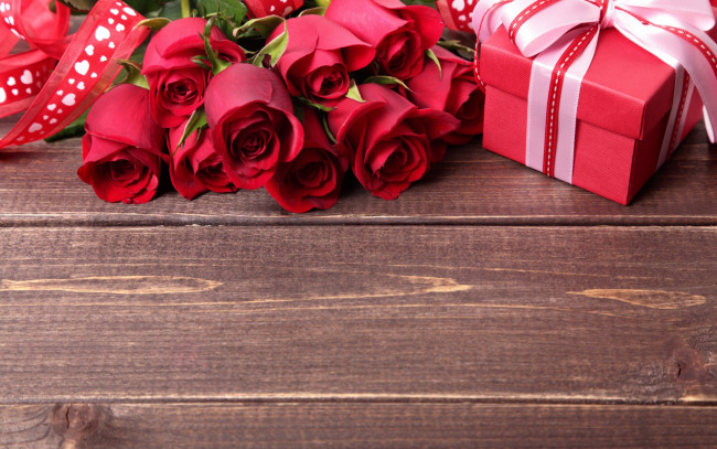 Обои картинки фото праздничные, день святого валентина,  сердечки,  любовь, день, святого, валентина, romance, roses, beautiful, подарок, gift, valentine's, day, бант, лента, colorful, розы, red, романтика
