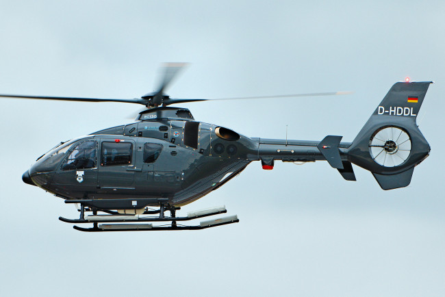 Обои картинки фото ec-135, авиация, вертолёты, вертушка