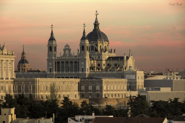 Обои картинки фото la almudena, города, - католические соборы,  костелы,  аббатства, простор