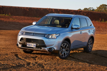 Картинка автомобили mitsubishi outlander светлый 2014г au-spec phev