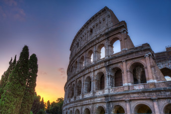 обоя colosseum, города, рим,  ватикан , италия, рассвет, колизей