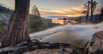 Картинка природа восходы закаты озеро горы деревья скалы утро туман