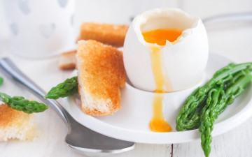 Картинка еда Яйца спаржа всмятку яйцо завтрак тост