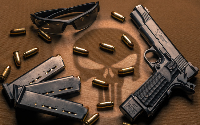Обои картинки фото оружие, пистолеты, nighthawk, custom, 9mm, полуавтоматический, пистолет, магазины, патроны