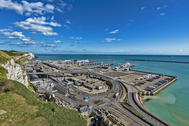 Обои картинки фото dover harbour uk,  white cliffs, корабли, порты ,  причалы, терминал, порт