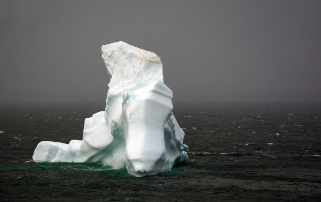 Обои картинки фото природа, айсберги и ледники, storm, iceberg, sea