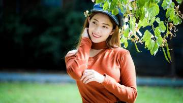 Картинка девушки -+азиатки свитер кепка азиатка цветы