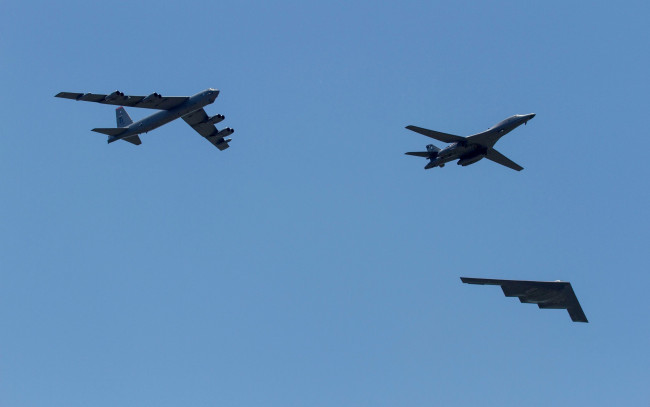 Обои картинки фото авиация, разные вместе, rockwell, b-1, lancer, northrop, grumman, b-2, spirit, boeing, b-52, stratofortress, бомбардировщик, стратегический, военные, самолеты, ввс, сша