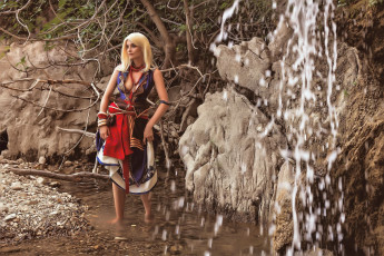 Картинка девушки софия+летяго+ sophie+katssby костюм образ скалы ручей водопад