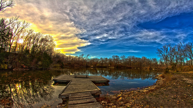 Обои картинки фото природа, реки, озера, мостик, голый, лес, озень, озеро