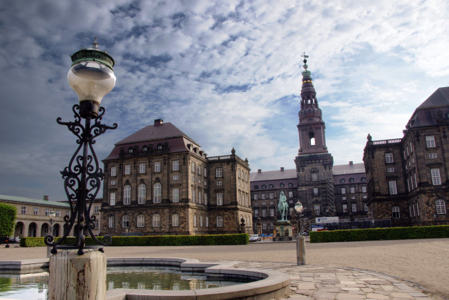 Обои картинки фото дания, копенгаген, christiansborg, castle, города, замок, фонарь