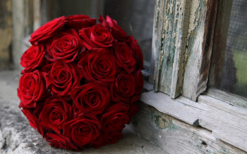 Картинка цветы розы окно подоконник шар букет красные