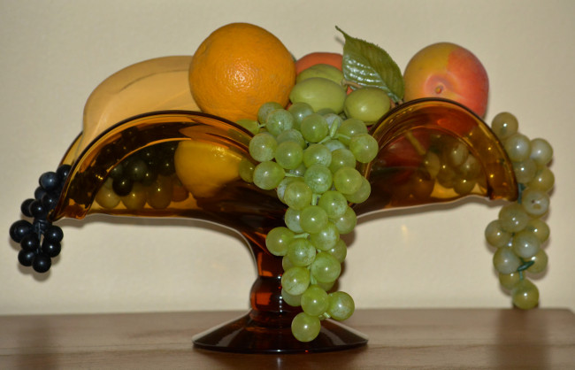 Обои картинки фото еда, фрукты,  ягоды, ваза