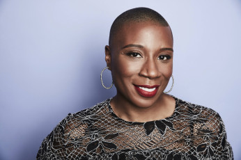 обоя aisha hinds, девушки, -unsort , темнокожие, серьги, лицо, актриса, лысая