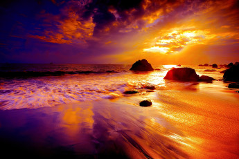 Картинка природа восходы закаты закат море берег вода отражение золото лучи небо тучи облака золотой солнце