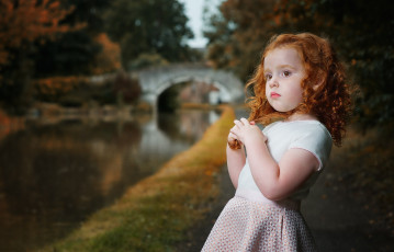 Картинка разное дети девочка платье река мост осень
