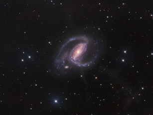 Картинка ngc1097 космос галактики туманности