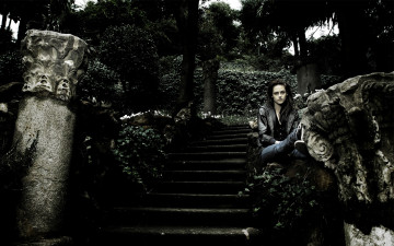обоя Kristen Stewart, девушки, , , лестница, деревья