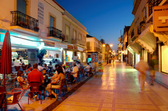 Картинка альгарве +португалия города -+огни+ночного+города дома огни люди кафе улица