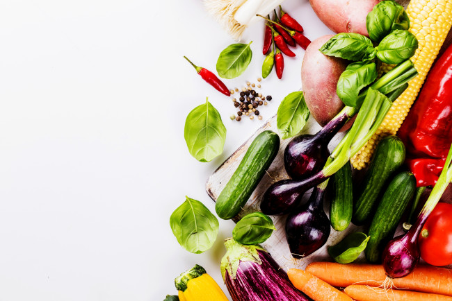 Обои картинки фото еда, овощи, огурцы, баклажан, лук, картофель, зелень