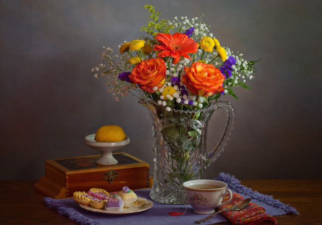 Обои картинки фото еда, натюрморт, пирожные, букет, розы, чай