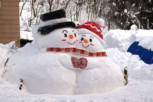 Обои картинки фото праздничные, снеговики, парочка