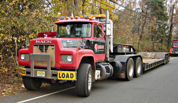 обоя mack, автомобили, сша, тяжелые, грузовики, trucks, inc, лес, осень, полоса, красный, тягач