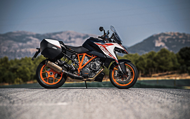Обои картинки фото 2019 ktm 1290 super duke gt, мотоциклы, ktm, дорога, спортивный, мотоцикл, вид, сбоку, оранжевый, черный