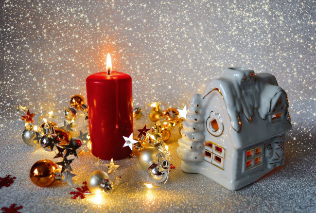 Обои картинки фото праздничные, новогодние свечи, шарики, свеча, домик