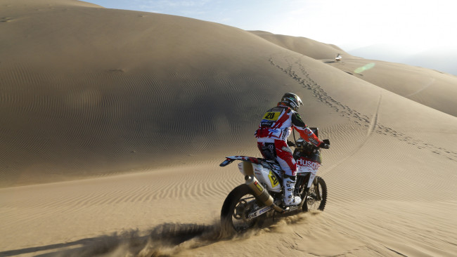 Обои картинки фото спорт, мотокросс, мотоцикл, гонщик, dakar, песок, дюны, 20, солнце, дакар, ралли
