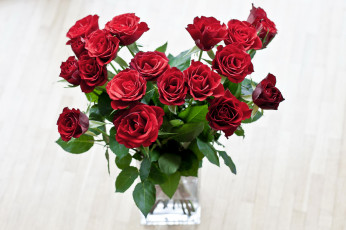 Картинка цветы розы ваза красные