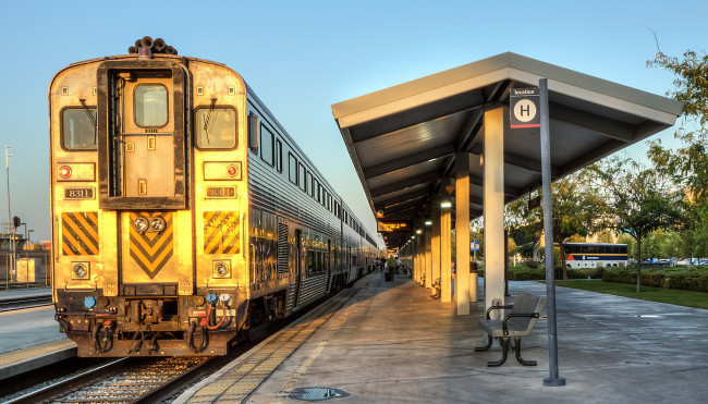 Обои картинки фото техника, поезда, станция, перрон, поезд