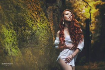 Картинка девушки -unsort+ рыжеволосые+и+другие nature ines kulenovic woman forest rock redheads